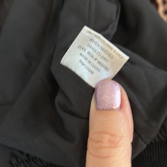 Skies are Blue Animal print silky bomber jacket size small - Picture 5 of 5